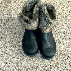 Genuine brown leather with faux fur can be worn two different ways…